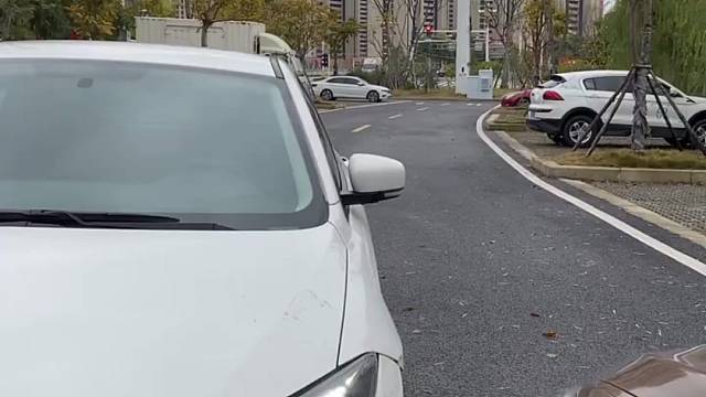 窄路会车如何判断距离。#快说车@快说车