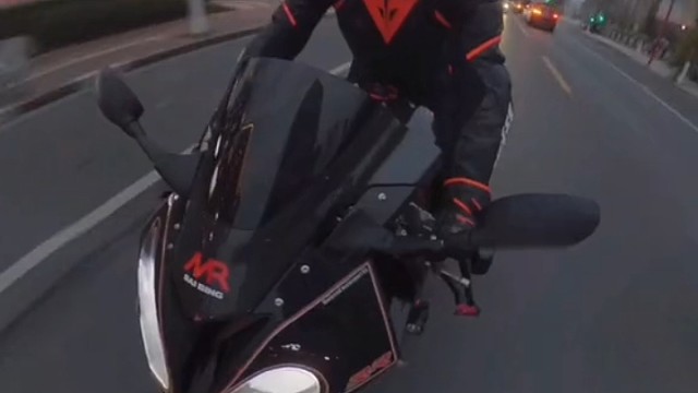 男人霸道点，还是暖一点