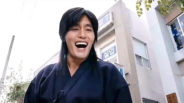 车辆直接掉头撞上后方来车，吓我一跳，驾照买来的吧！