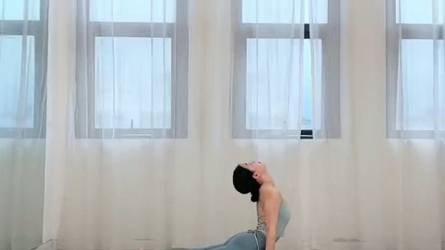 瑜伽向内专注和带觉知的练习，可以让身体稳定，更多的..