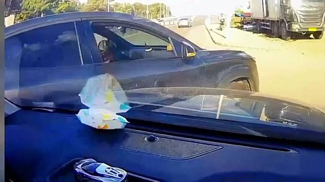 我刚起步，你就来碰瓷了