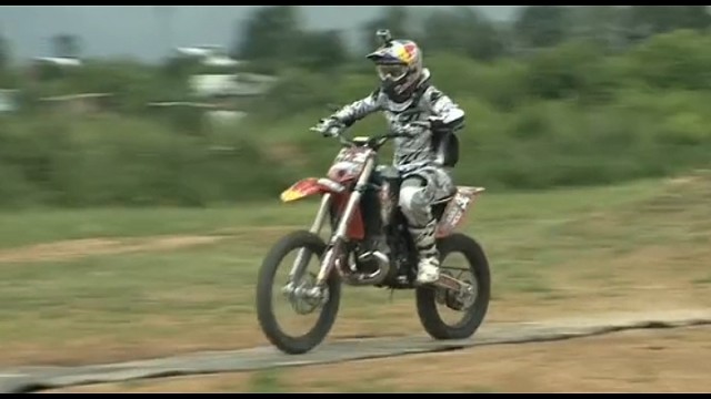 这是极限运动还是特技？