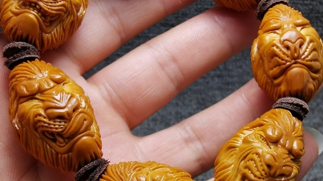 橄榄核雕刻手串