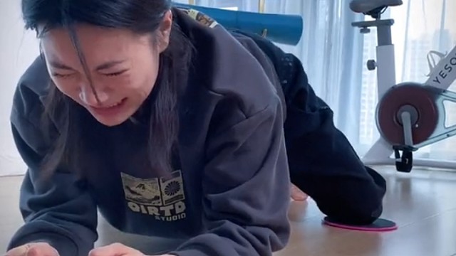 美女瑜伽健身教学两部