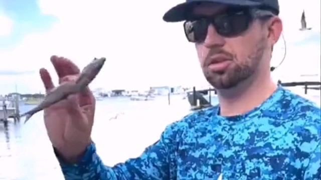 用鞋子钓鱼。你见过吗