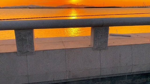 把日子过得爽直明净做事分得清轻重缓急专注做好一件事立刻迈出第一步及时复盘让经历变