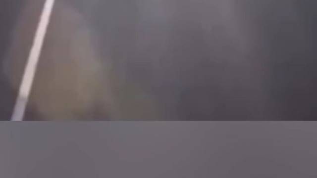 神车安全躲避毫发无伤！