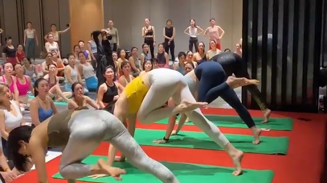 全国各地瑜伽老师大比拼，你们认为谁做的比较到位？