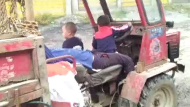 看看我们农村孩子的玩具