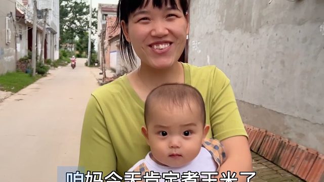 这个儿媳太偏心，发工资竟不给公公，做法真聪明，就是老公太委屈