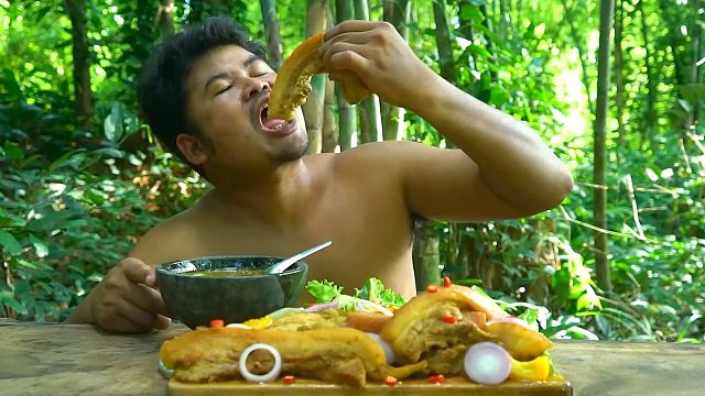 山里切两斤五花肉炖咖喱，大口啃肉味真爽