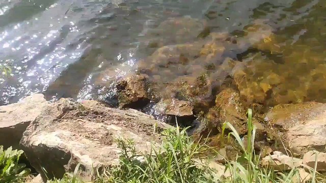 今晚又搭帐篷穷游在路上睡在水边！