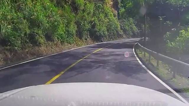 只是在开车途中，多看了一眼...........