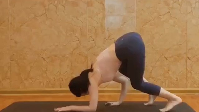 不平衡手肘倒立