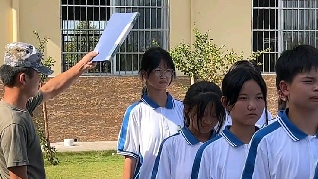 一个小小的动作…让人感动…