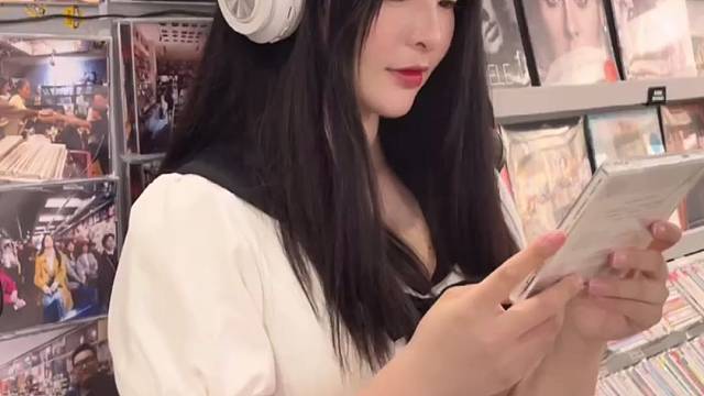 一起听周杰伦的唱片吗