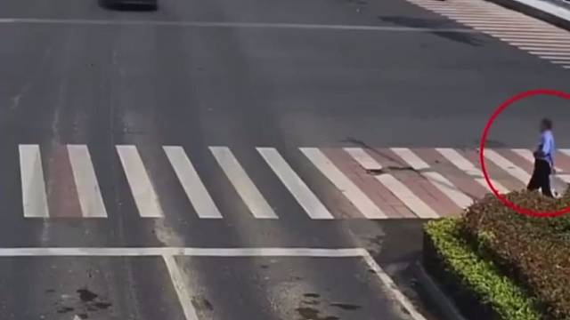 都以为对方会让？