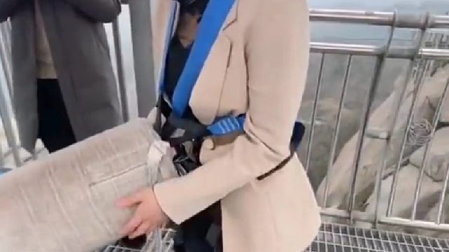 推下去那一下多少带点情绪的