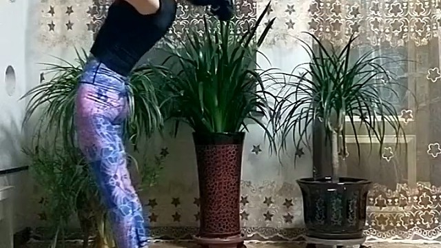 有一段时间没练过下腰了，没退步，也没进步！