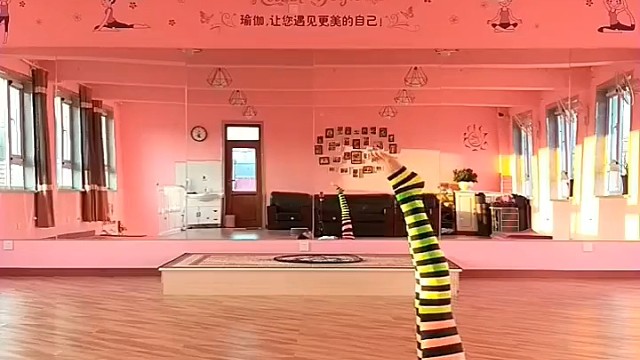 犁式——滋养面部和脊柱，促进消化，改善便秘！