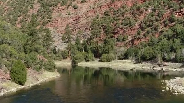 这地方钓鱼可以哦，山青水秀