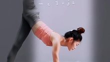 不仅人漂亮，瑜伽技术也厉害