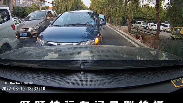 下车锁车走人？仿佛逆行的人是我