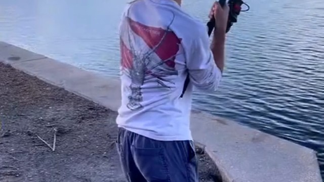 美女被这鱼折腾了半天，结果.