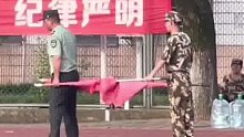军训时，当顺拐的遇上教官，结局亮了…