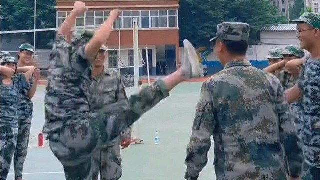 切记有事我班同学是真给你飞脚！