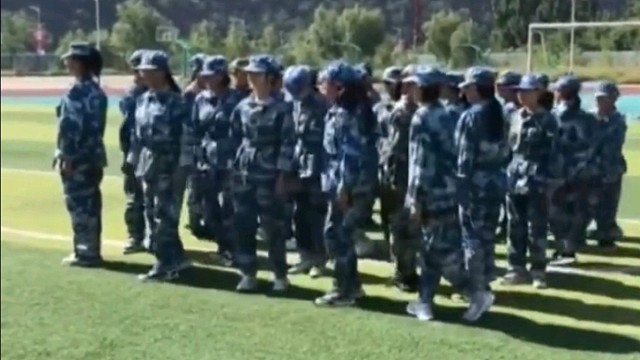 军训傻傻左右不分