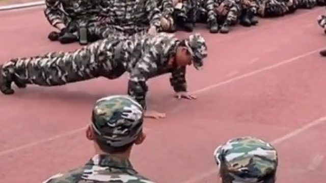 教官表示他们才是教官，我都不敢动了