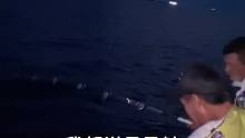 这位来自重庆的大哥放着一堆底层鱼不钓一定要放小船下去拖钓博大物 (6)