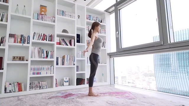 人要是好看起来呀，低头皱眉都是风景