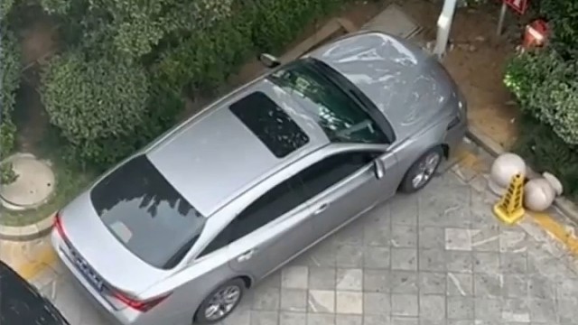 司机拐角出库疯狂操作