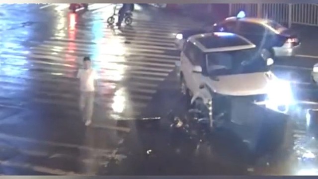 醉驾撞护栏下车就跑？！跑的了吗？