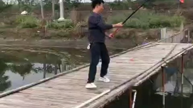 大鱼遛了一小时了，扛不住了