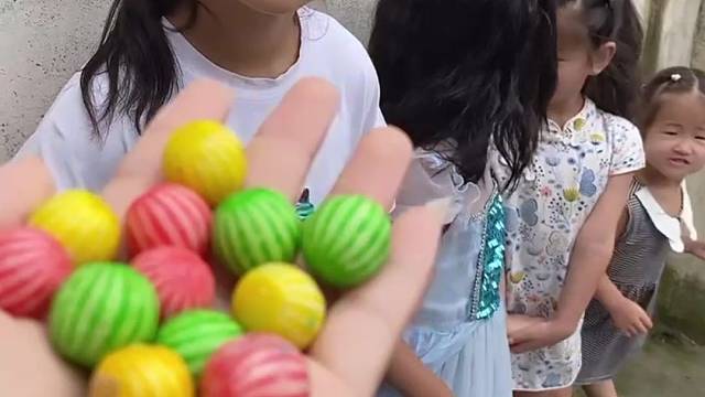 亲子互动游戏，都想吃我的泡泡糖！