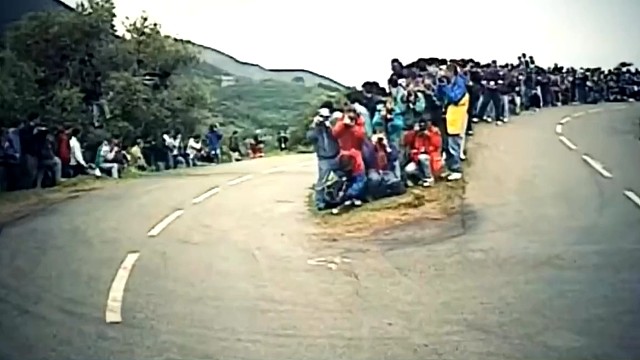 围观有危险，看车需谨慎