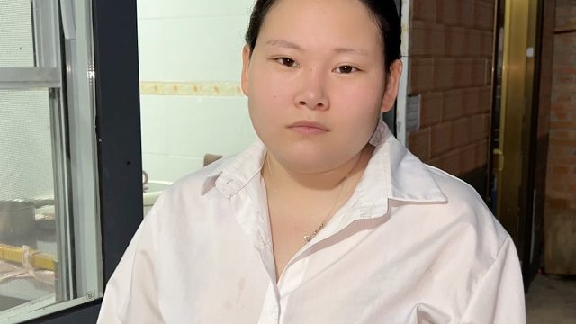 怀二胎宝妈生病去打针，婆婆自责埋怨自己，陪在儿媳身边真暖心