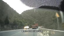小伙开面包车在弯道失控，最后车辆甩尾原地掉头，有惊无险第一集