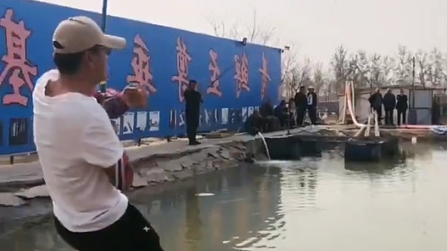 这不是演技是实战200斤巨物轻松上岸