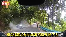 小姐姐从俩车中间穿行被前车“夹”了一下，吓的我都一紧！   #现场第一集