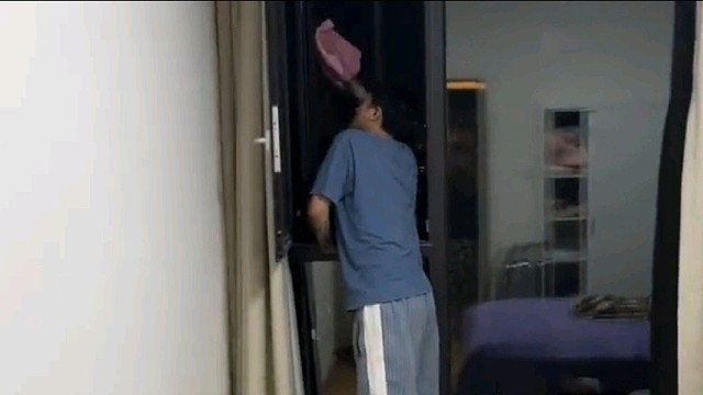 你先吃，孟婆喊他去喝汤！