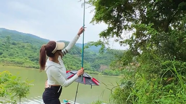 这怎么钓的，谁来帮帮她