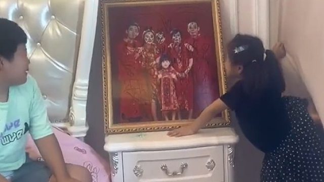 女孩子果然从小就爱美