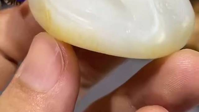 52克和田籽料独籽立体雕件。苏工精雕，独籽马