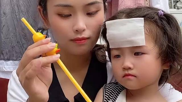 亲子互动游戏，宝贝感冒了不想喝
