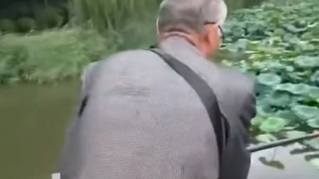 鱼怎么也想不到还能体验下飞的感觉