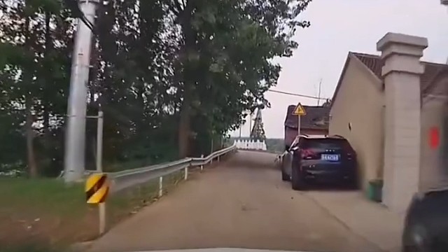 可怕的女司机教练只教你往前开吗